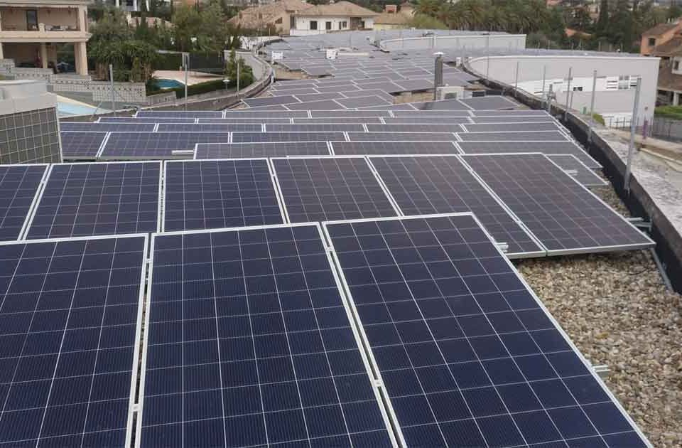 instalacion paneles solares y puntos recarga coche eléctrico colegio britanico cordoba