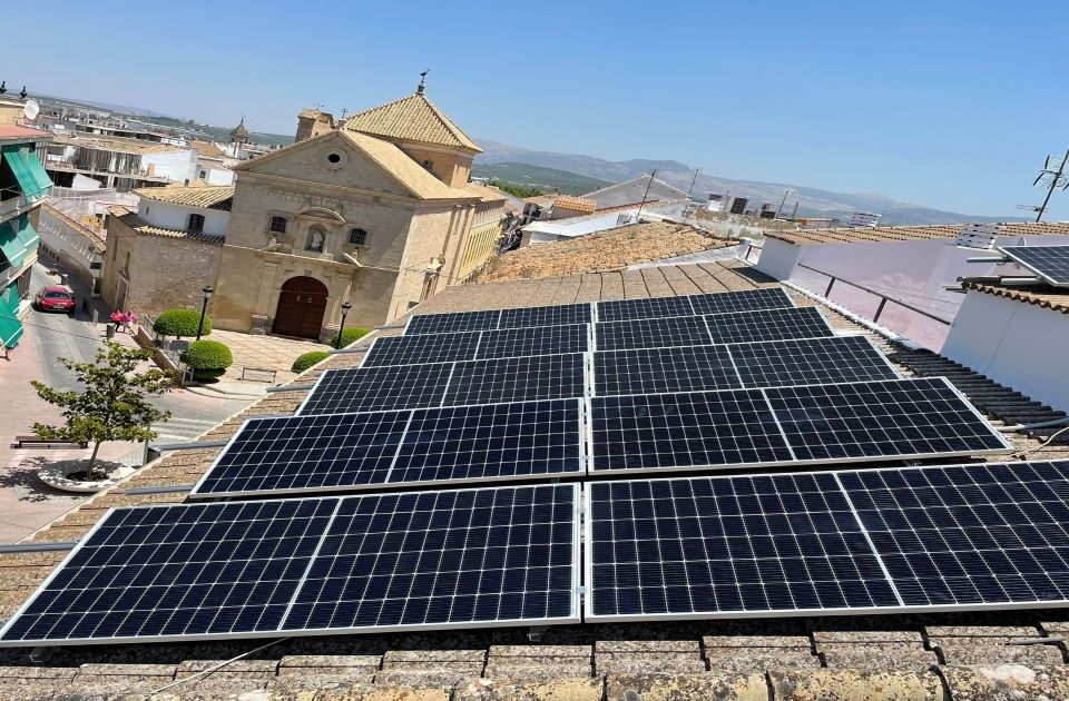 placas solares autoconsumo vivienda lucena cordoba