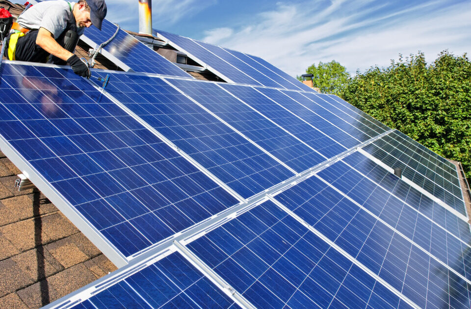 Riesgos instalar paneles solares por tu cuenta