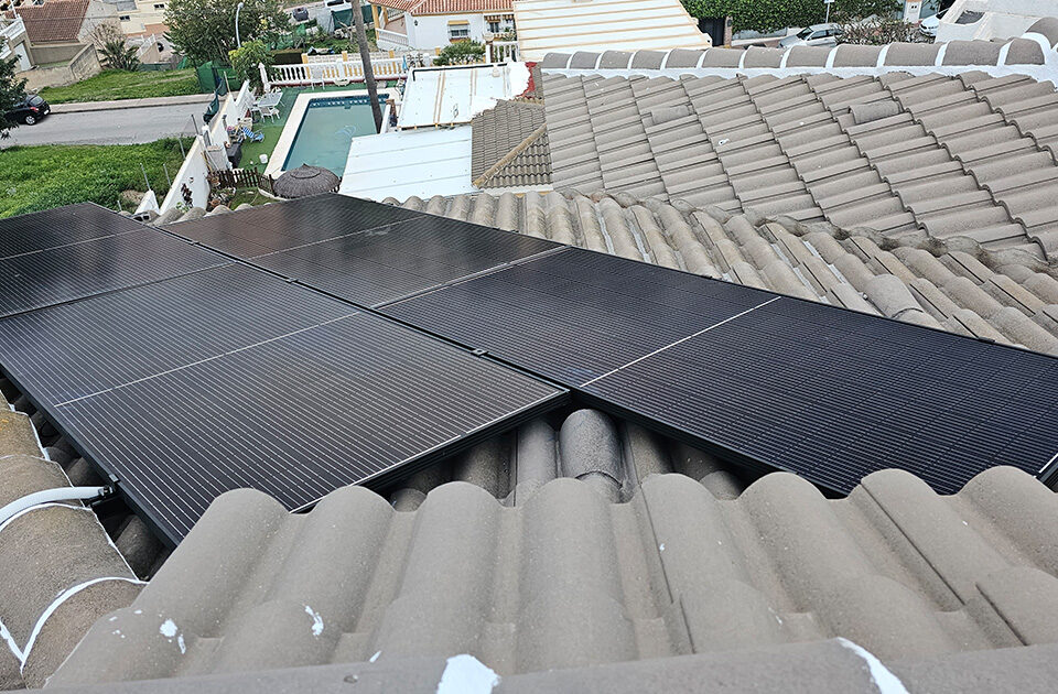 instalacion paneles solares vivienda rincon de la victoria malaga