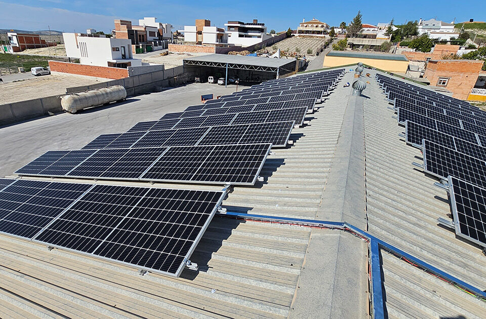 instalacion autoconsumo solar logistica villa moriles cordoba